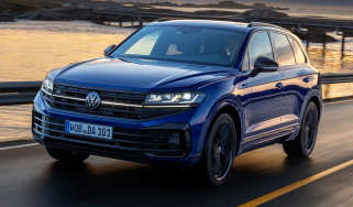 Volkswagen Touareg Final Edition - dynamic front 3/4